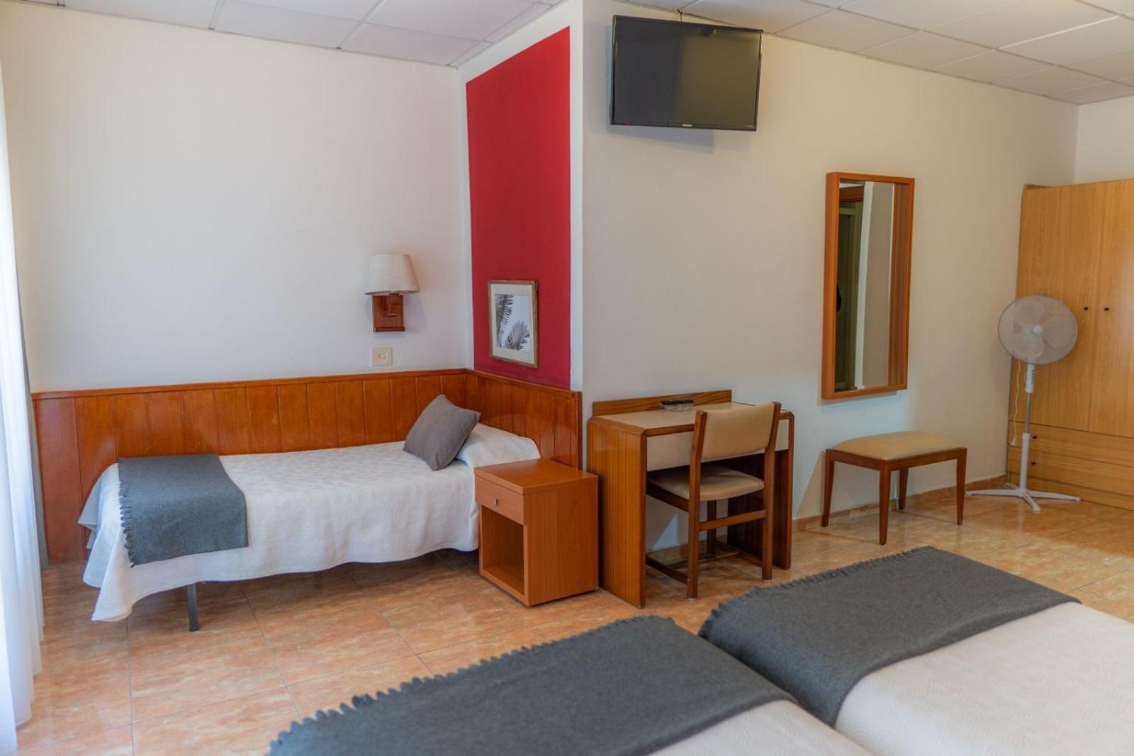 Hostal Regina Blanes Exterior photo