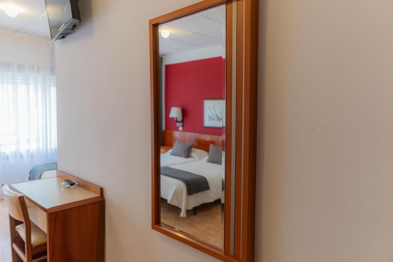 Hostal Regina Blanes Exterior photo