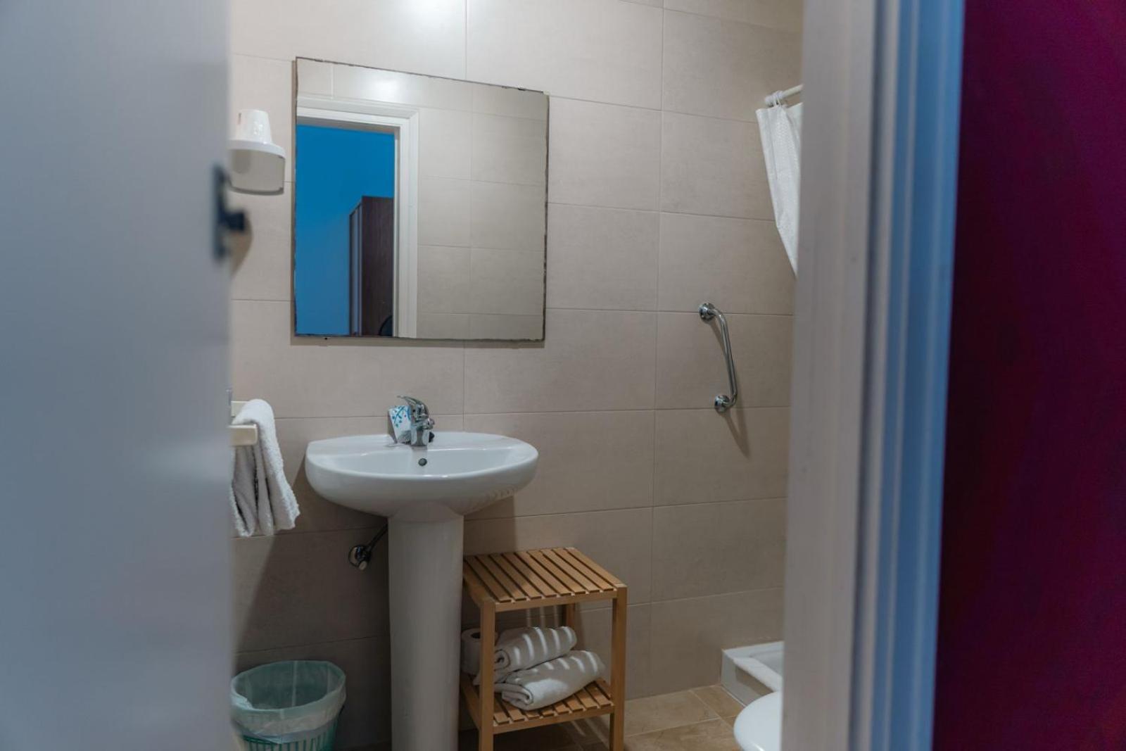 Hostal Regina Blanes Exterior photo