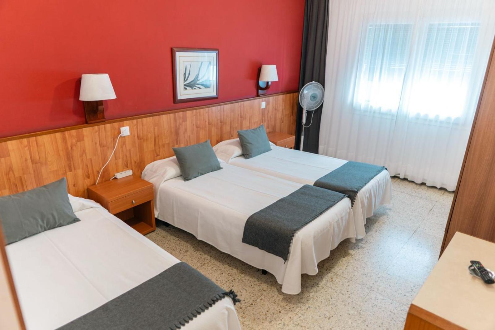 Hostal Regina Blanes Exterior photo