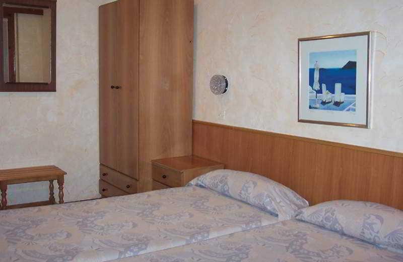 Hostal Regina Blanes Exterior photo