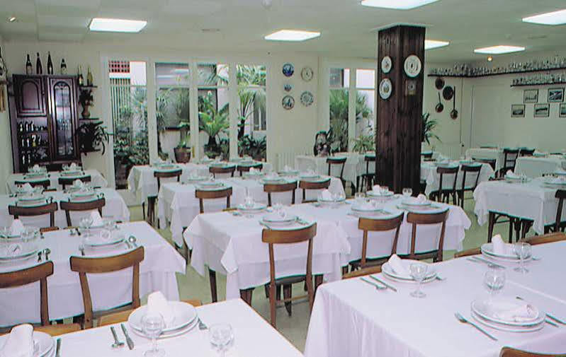 Hostal Regina Blanes Exterior photo