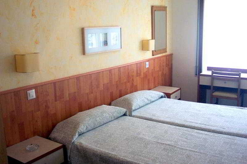Hostal Regina Blanes Exterior photo